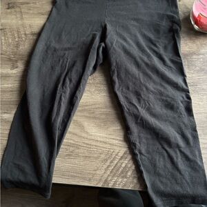 Black capris